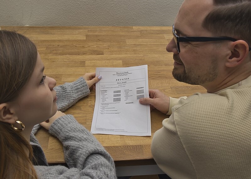 Studienkreis Blomberg und Barntrup verschenkt Rechtschreib-Ratgeber