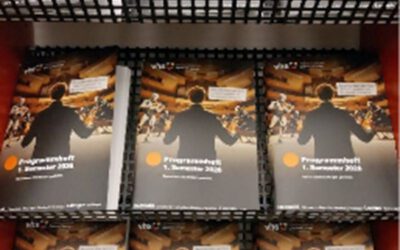 VHS-Programmhefte druckfrisch eingetroffen