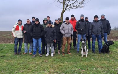 Schießgruppe des Pumpenrott auf Schnatgang durch Feld und Flur