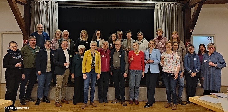 VHS Lippe-Ost verabschiedet Andrea Lemm in den Ruhestand