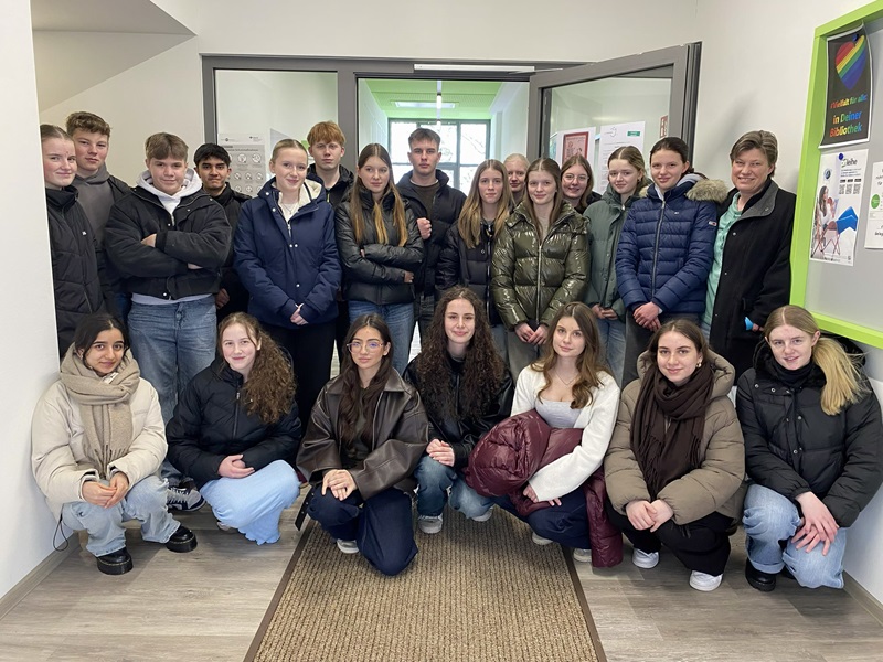 Afrika-Ausstellung des Städtischen Gymnasiums Steinheim in der Stadtbücherei Steinheim