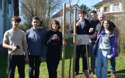 Schüler der Karla-Raveh-Gesamtschule verabschieden sich