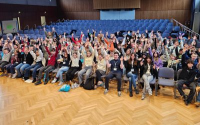 Kinder und Jugendliche sagen in der Jugendkonferenz ihre Meinung