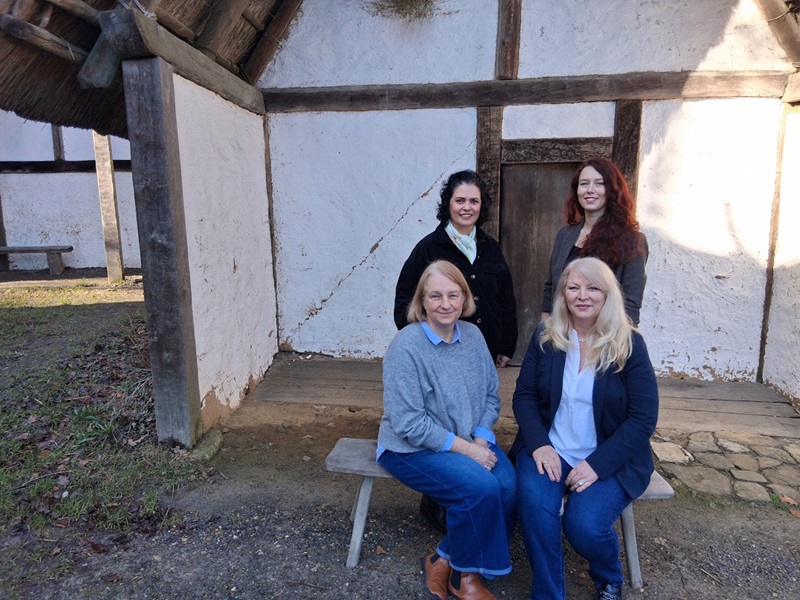 Familien herzlich willkommen: „Runder Teppich“ im Archäologischen Freilichtmuseum