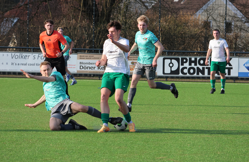 Spitzenreiter trotz Niederlage