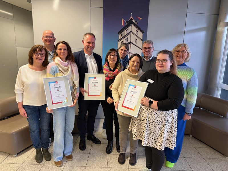 Gesundheitspreis Lippe 2025 geht an drei vorbildliche Bildungsprojekte zum Thema „Schwimmen“