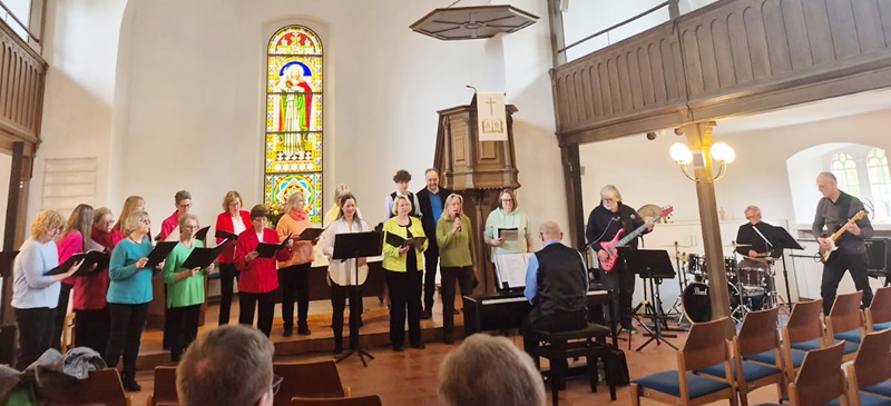 Erster Pop-Gottesdienst begeistert in Lüdenhausen
