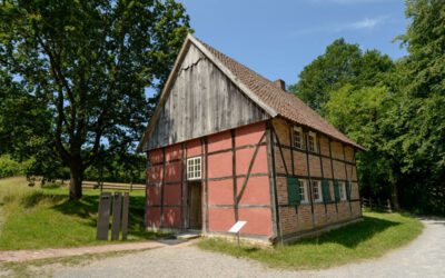 Wort-Akrobatik im Schatten „Kleiner Häuser“