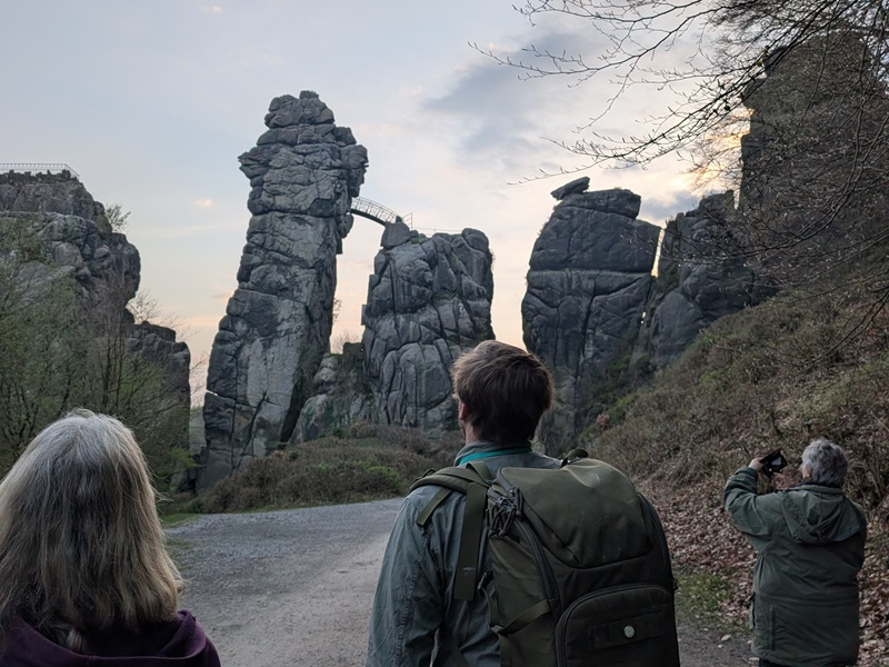 Die Externsteine im Morgenlicht erleben