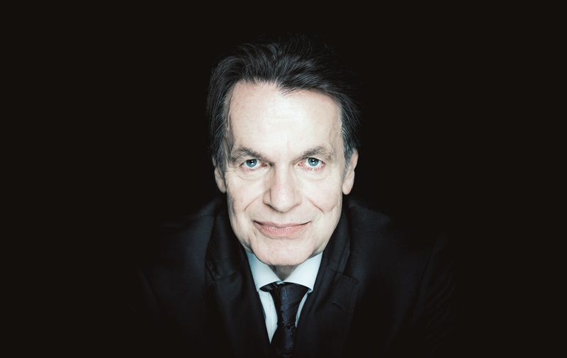 Der Pianist Michel Béroff gastiert in Detmold
