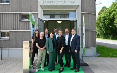 Wirtschaftsministerin Mona Neubaur zu Besuch im KreativInstitut.OWL