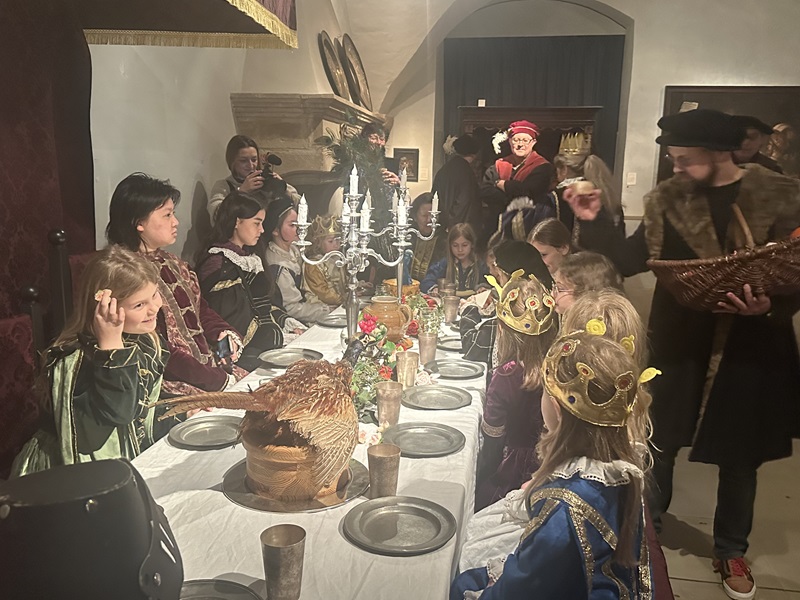 Kostenfreier DiMiDo-Ferienspaß im Weserrenaissance-Museum Schloss Brake