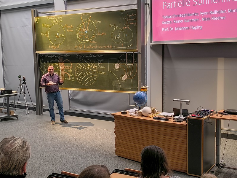 Experimentalvortrag und gemeinsame Beobachtung an der TH OWL in Lemgo