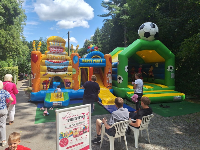 Sommerfest am Minigolf Blomberg lockt zahlreiche Familien an – Veranstalter ziehen positive Bilanz