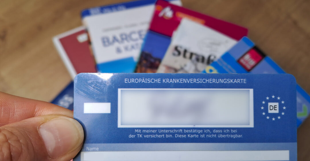 Beinbruch unter Palmen? Der richtige Versicherungsschutz im Urlaub