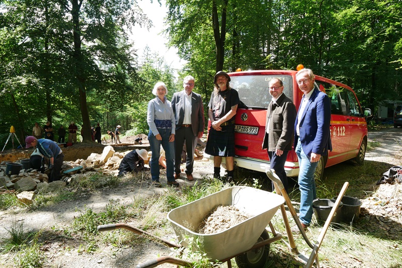 Internationales Forscherteam untersucht Wallburg auf dem Piepenkopf