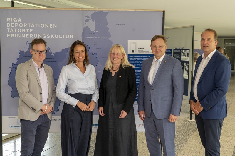 Ausstellung „Riga. Deportationen – Tatorte – Erinnerungskultur“ gastiert bei der Bezirksregierung