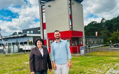 Über den Wolken: Landtagsabgeordnete Ellen Stock besucht Flugplatzgemeinschaft Oerlinghausen