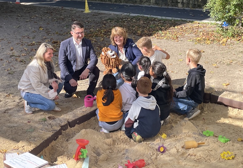 Kinderrechte greifbar machen: Extertaler OGS-Kinder setzen Ideen im Rathaus durch