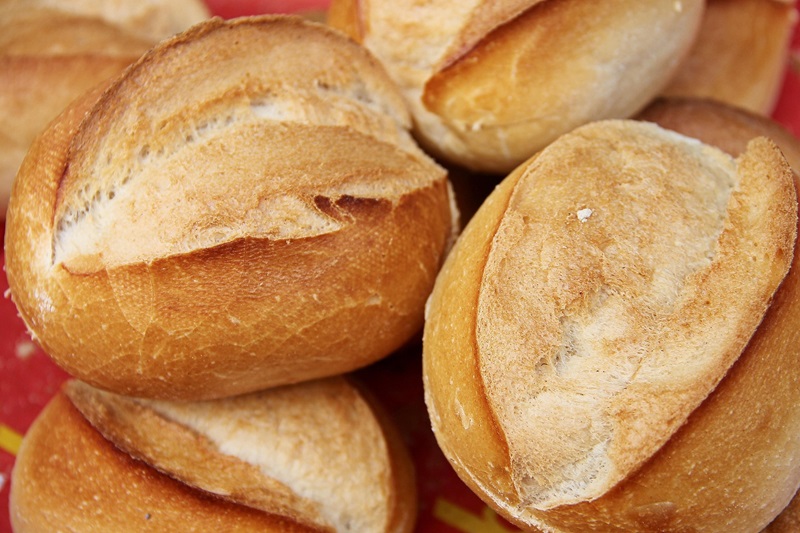 Private Haushalte gaben 2023 im Schnitt 11 Euro mehr im Monat für Brot und Brötchen aus als 10 Jahre zuvor