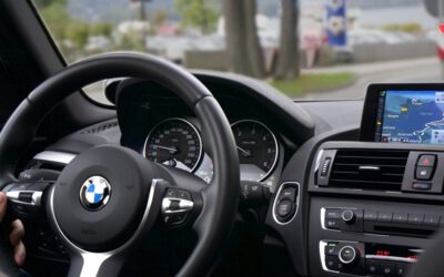 Das Auto mit der Stimme steuern